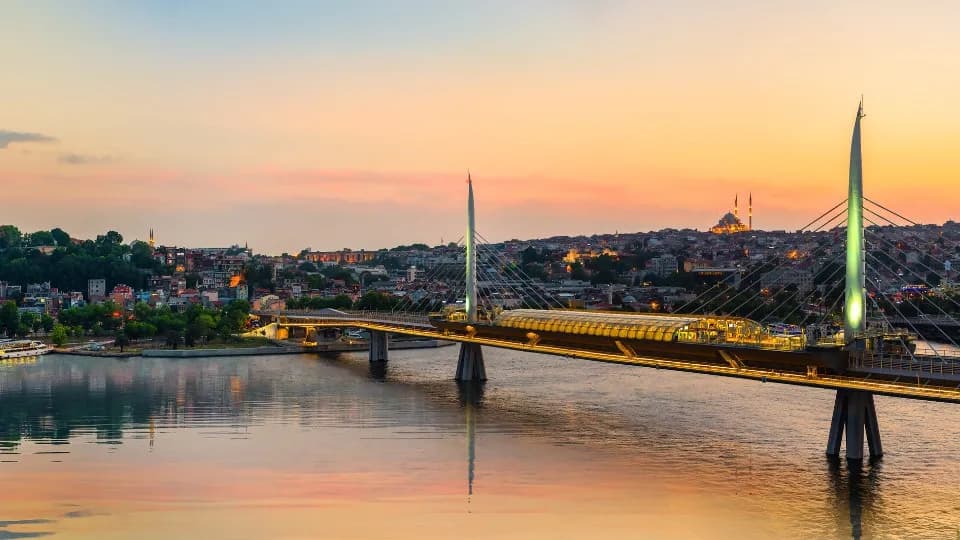 4-Hour Istanbul Tour: Golden Horn Cruise, Bus Ride & Cable Car Adventure - Image 1